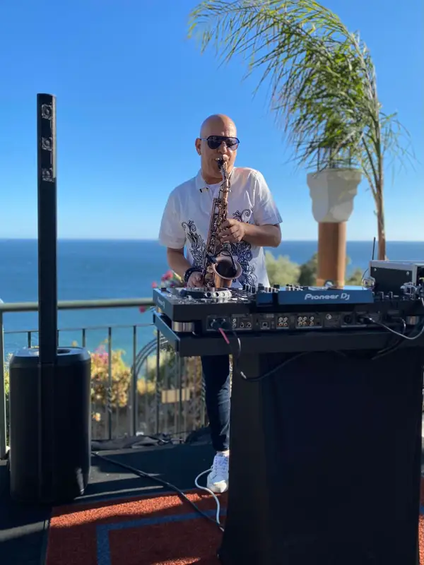 Galeria SAXING LOUNGE - Live Sax & Dj Lounge Experience 1