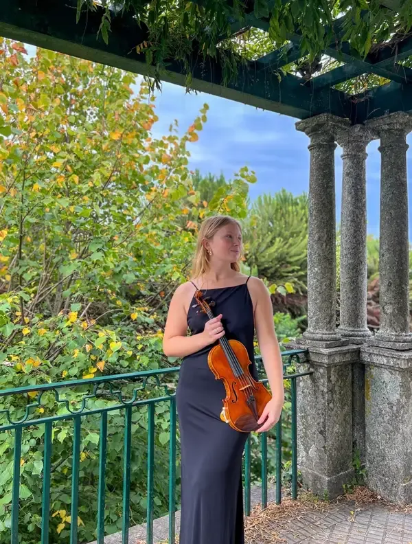 Galeria Renata - violinista profissional 0