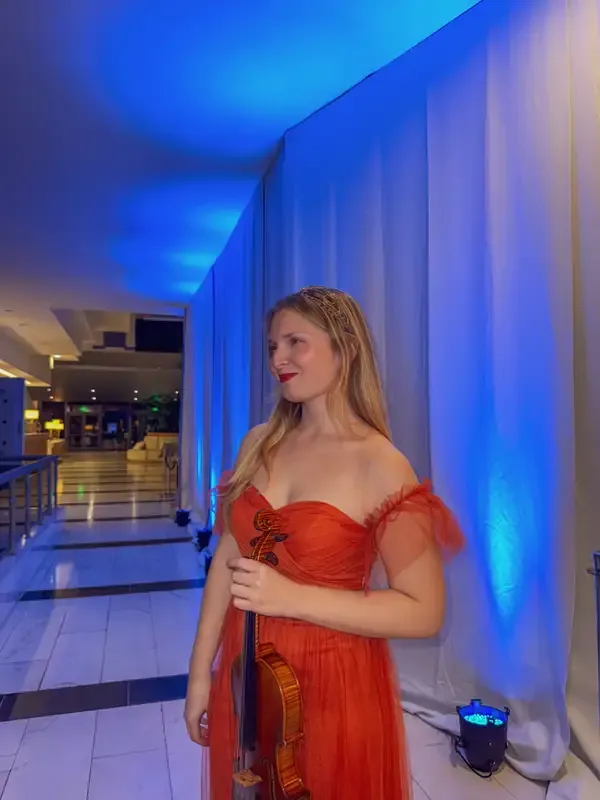 Galeria Renata - violinista profissional 1