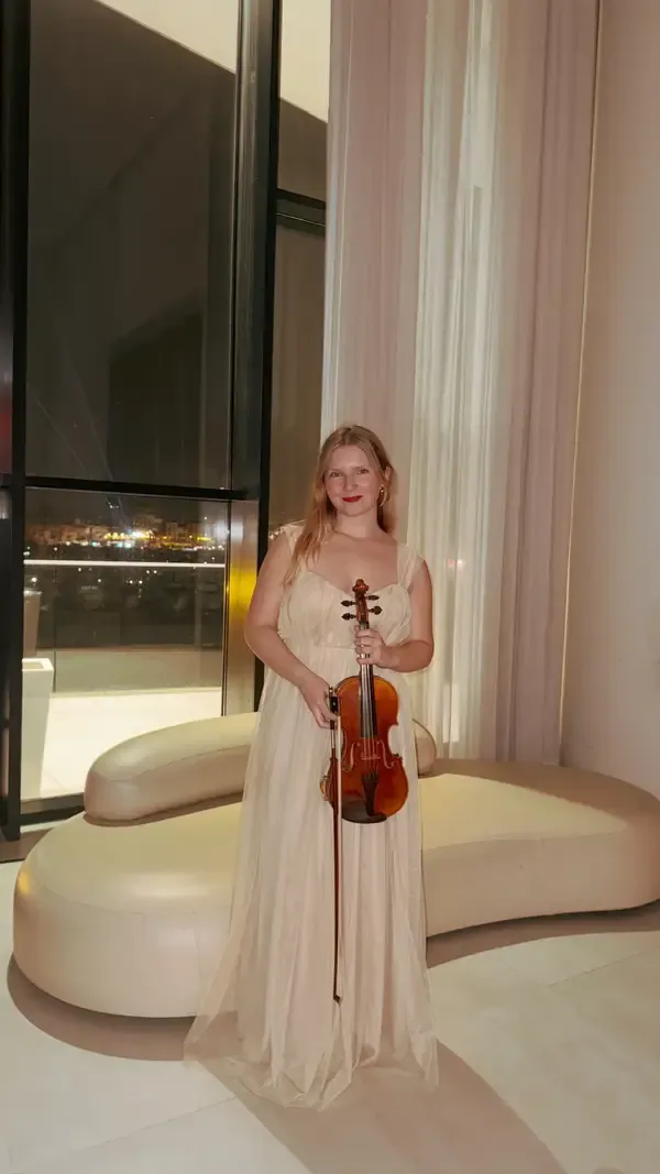 Galeria Renata - violinista profissional 2