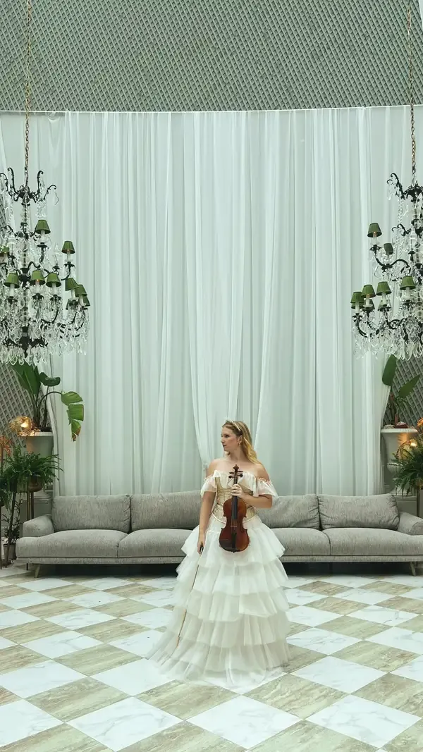 Galeria Renata - violinista profissional 3